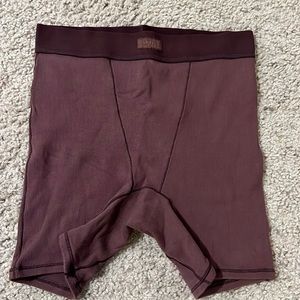 SKIMS Cotton Ribbed Boxer in Dark Red Sz S